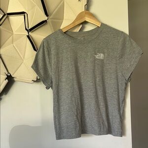 Women’s Northface, gray cropped T-shirt short sleeve the north face XL